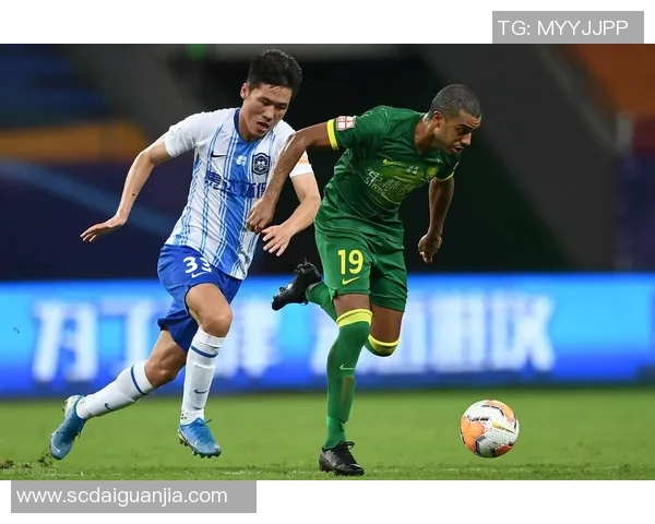 泰达国安激战正酣宋岳盘带技艺尽显球场风采